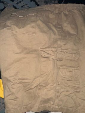 Like new Big & Tall Men's Cargo Shorts Sz 60 in Khaki - Durable Pocket Utility